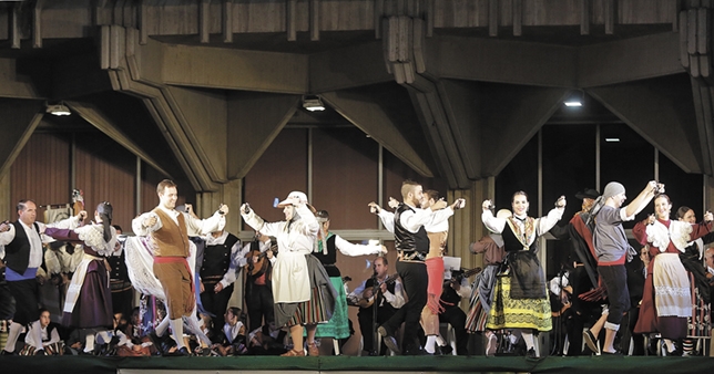 Actuación de la Asociación de Coros y Danzas Nuestra Señora del Prado. - Foto: Tomás Fernández de Moya